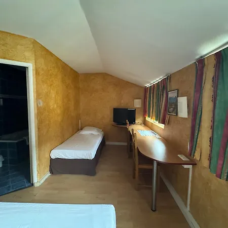 Bosquet Centre - Self Check In Budget Hotel 2*