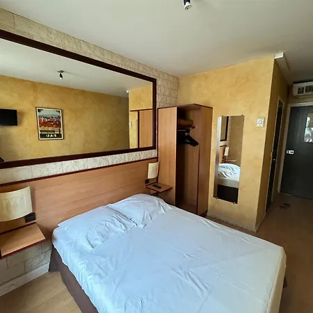 Bosquet Centre - Self Check In Budget Hotel