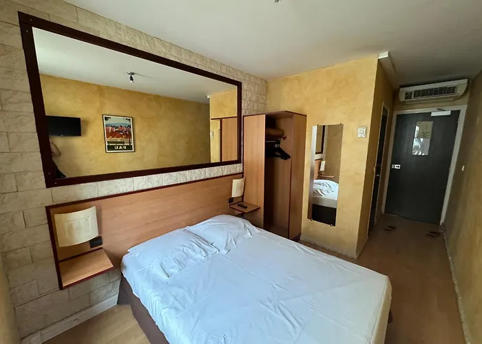 Bosquet Centre - Self Check In Budget מלון