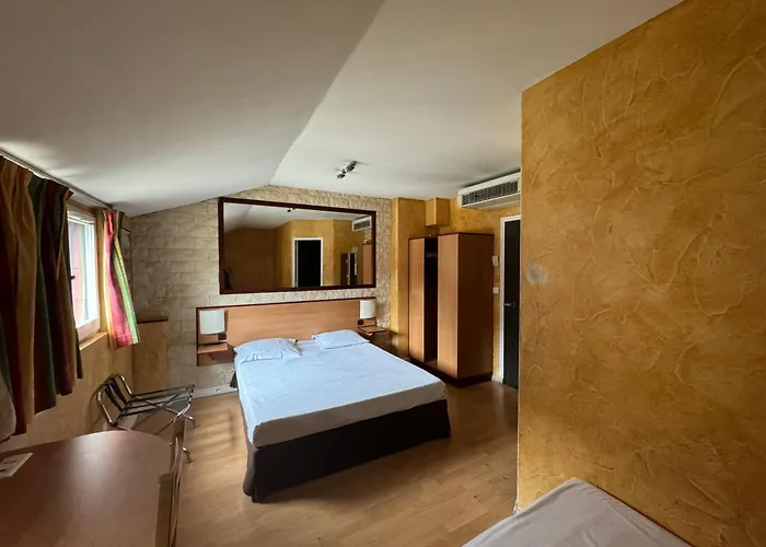 מלון Bosquet Centre - Self Check In Budget