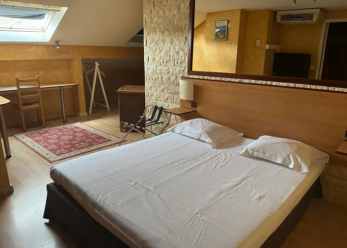 Bosquet Centre - Self Check In Budget 2*