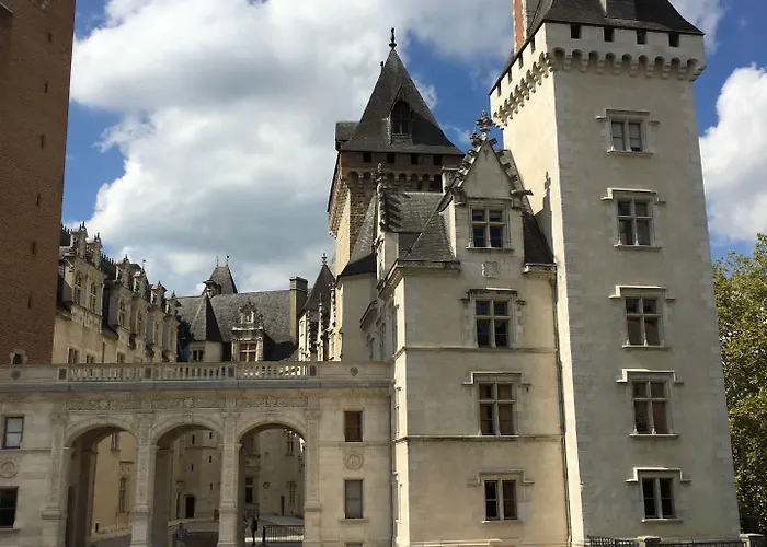 Bosquet Centre - Self Check In Budget