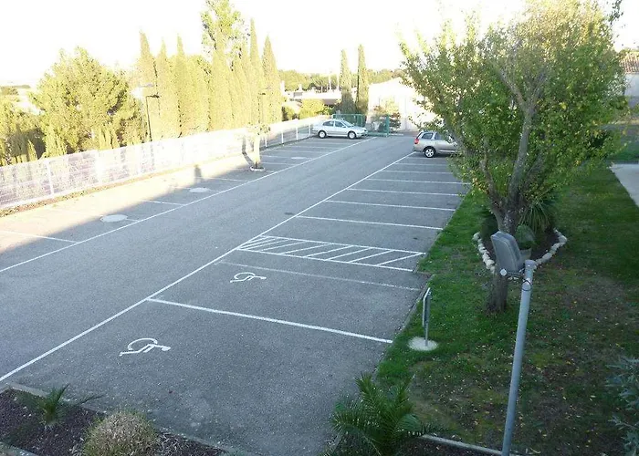 Bosquet Centre - Self Check In Budget